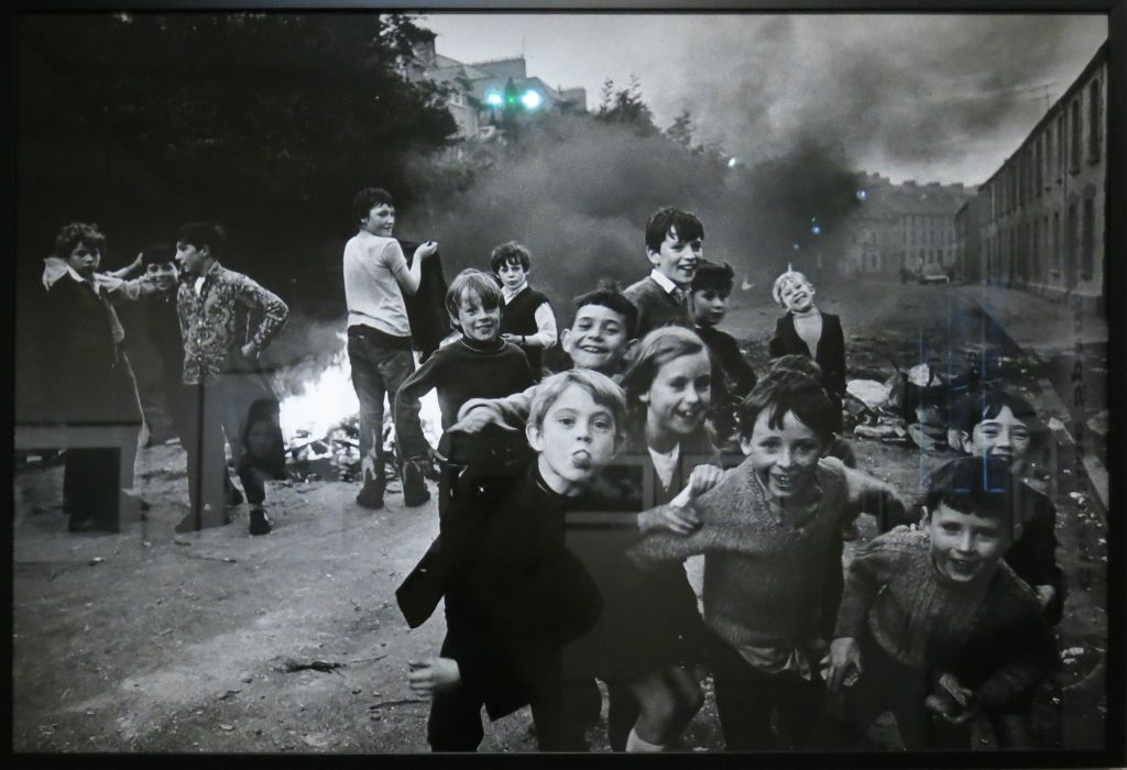 Après un jour de violences en Irlande du Nord  (Christine Spengler, 1972)